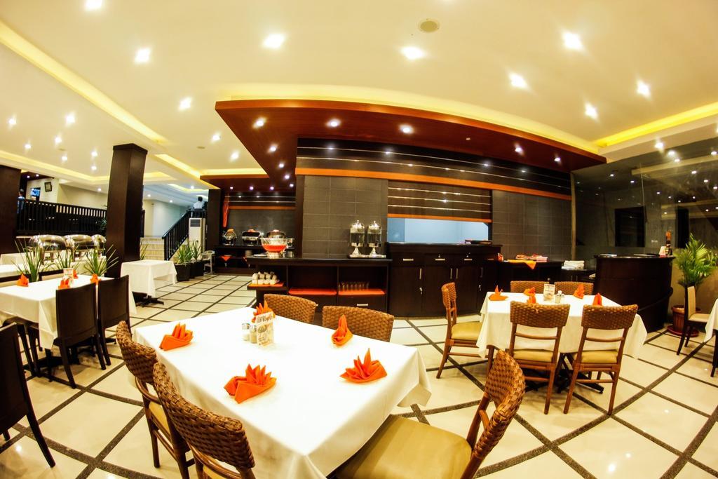 Alpha Hotel Pekanbaru Exterior photo