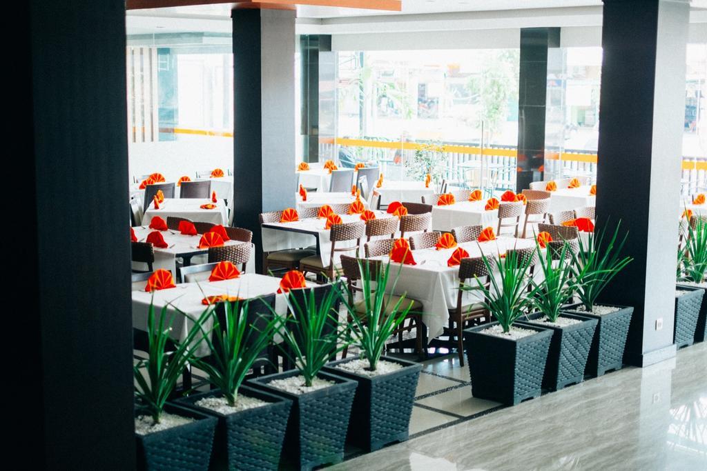 Alpha Hotel Pekanbaru Exterior photo
