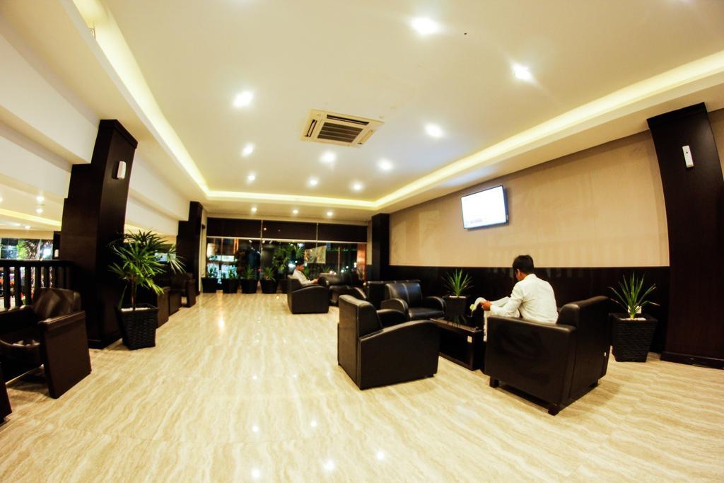 Alpha Hotel Pekanbaru Exterior photo