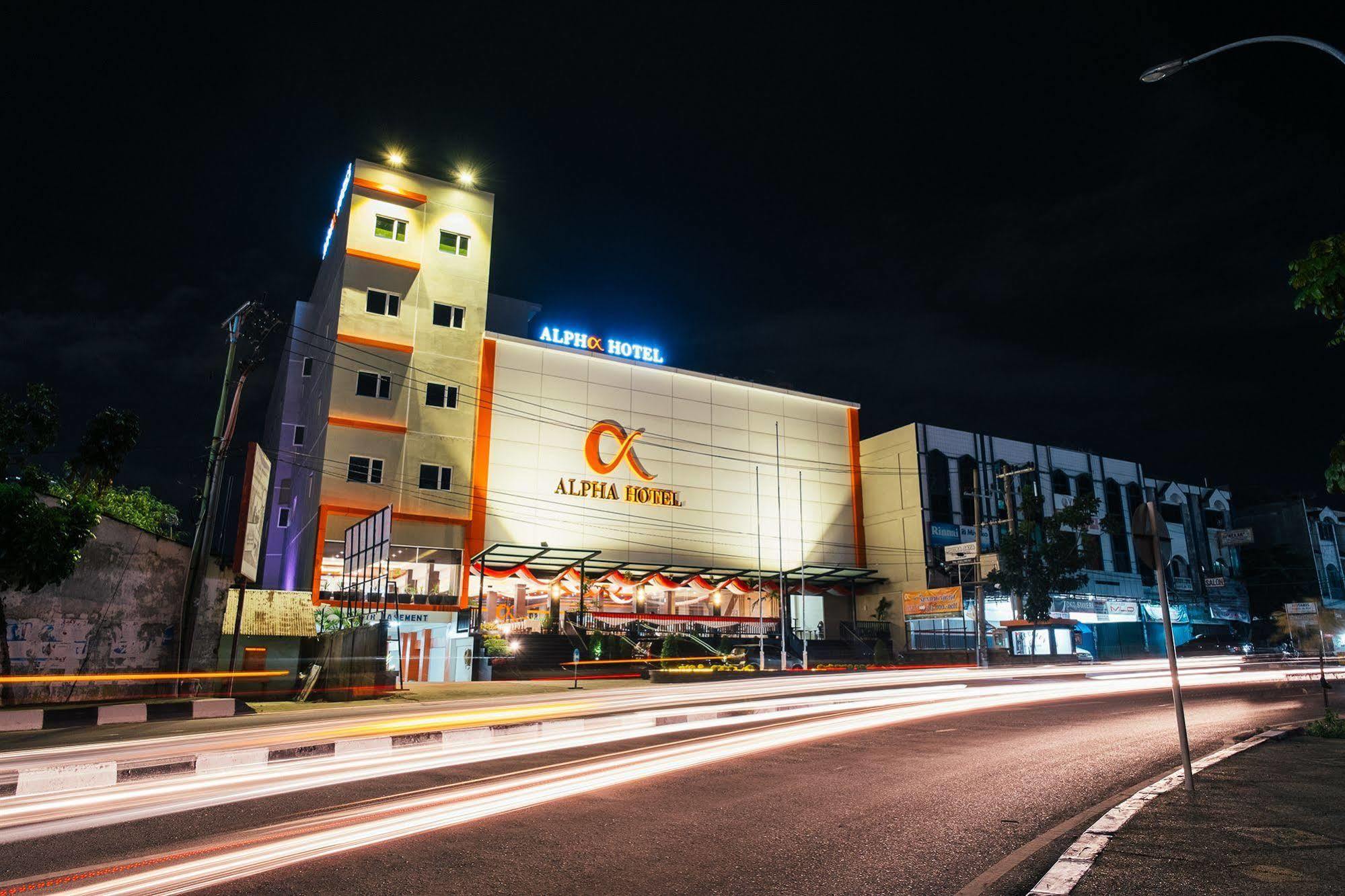 Alpha Hotel Pekanbaru Exterior photo