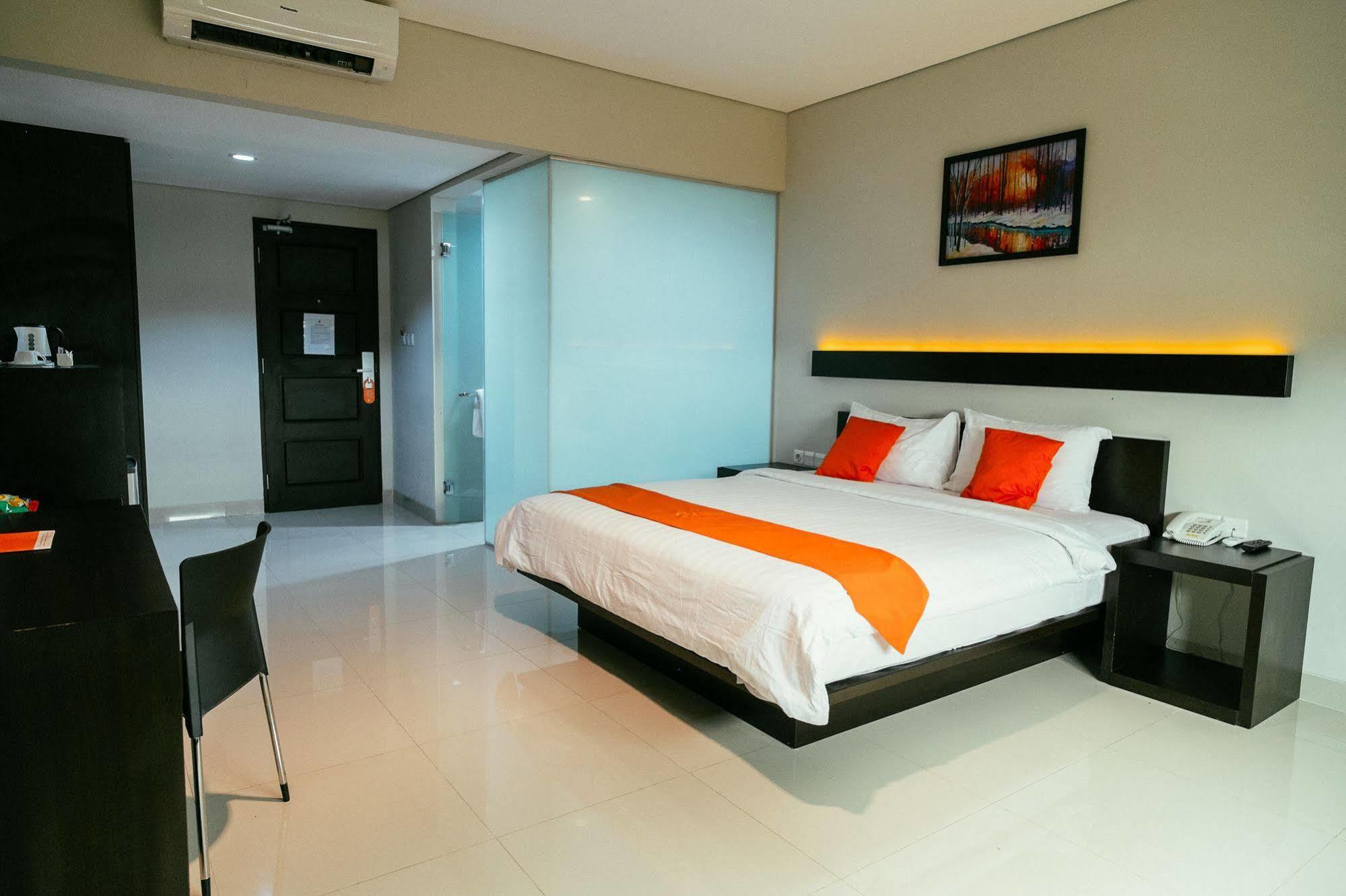 Alpha Hotel Pekanbaru Exterior photo